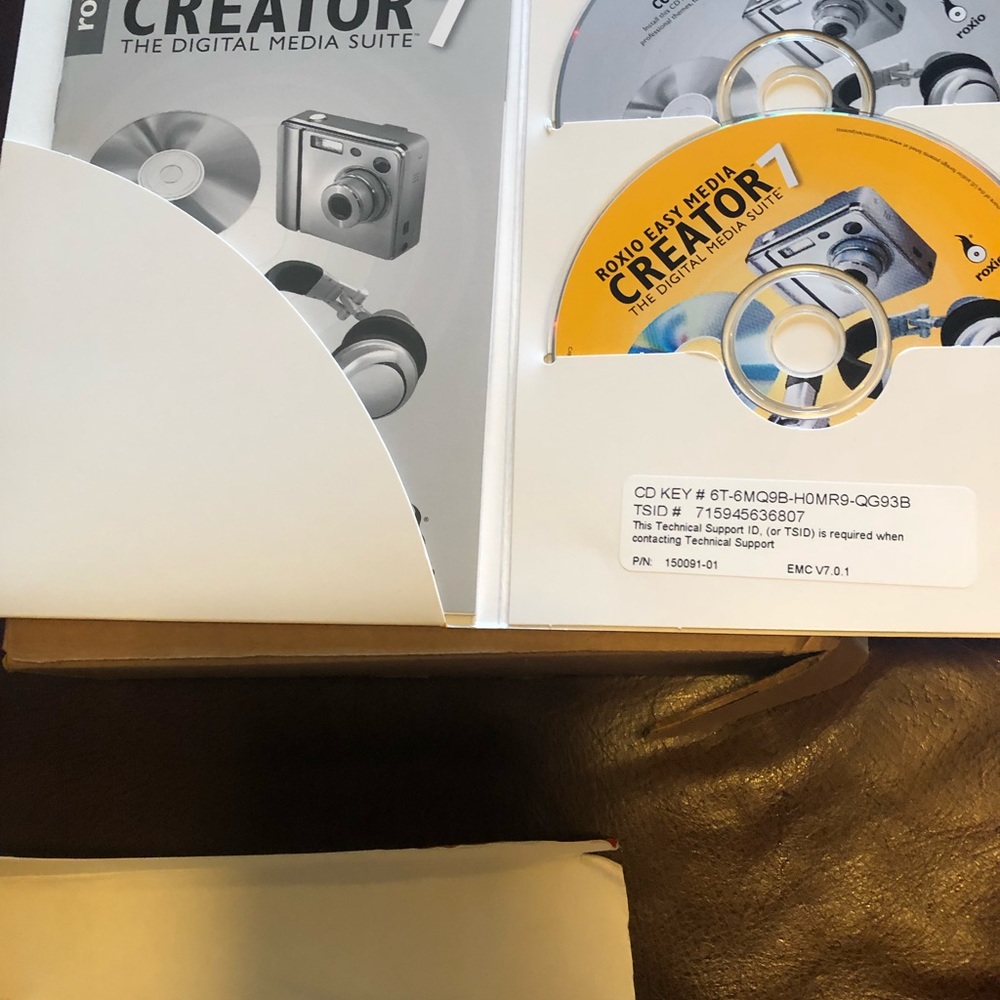 Roxio Easy Media Creator 7 two CDs (Program & Content Library) -Windows 2000/XP.